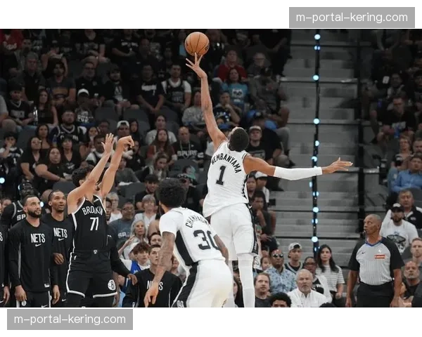 马刺防守篮板保护出色 限制76人进攻篮板仅8个